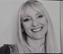 Wir stellen vor: Claudia Claudia ist Gründungsmitglied der Stadtgarde  Schwarz-Rot Hennef e.V. und dementsprechend seit dem 25.02.2018 Mitglied.  Aktuell ist sie unsere Vorsitzende, sowie Trainerin der Junioren- und  Seniorengarde.☺️ Sie beschreibt die