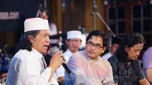 Neneng suryaningsih istri emha ainun najib. Bertemu Dengan Cak Nun Sikap Ahmad Dhani Tuai Pujian Ungkap Pesan Sang Kiai Halaman All Tribunnews Com