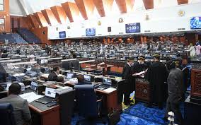 Sejumlah 505 kerusi dewan undangan negeri (dun) dan 222 kerusi parlimen dipertandingkan. Status Rakyat Malaysia Dipenjara Di Luar Negara Dibangkitkan Di Dewan Rakyat Free Malaysia Today Fmt