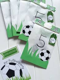 Kindergeburtstagskarten zum ausdrucken fußball : Frollein Pfau Diy Einladungskarten Zur Fussballparty Creadienstag Einladungskarten Kindergeburtstag Kindergeburtstag Fussball Einladung Kindergeburtstag