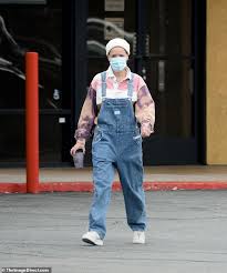 He was born on march 17, 1984, and from. Halsey Wears Overalls And Picks Up Art Supplies With Alev Aydin Daily Mail Online
