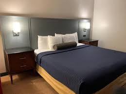 Most days inn locations accept cash and major credit cards. Days Inn By Wyndham Great Lakes N Chicago North Chicago Updated 2021 Prices