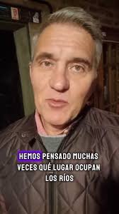 Cuando me regalaron esta guitarra, hace 45 años, jamás imaginé qué iba a  usarla.para acompañar a Dyango. Gracias genio, por tu talento, pero sobrw  todo por la inmensa generosidad de cantar en