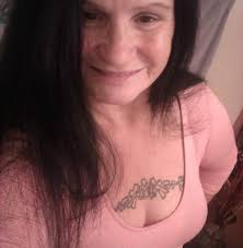 Debbie Pharis's Instagram, Twitter & Facebook