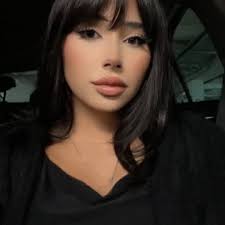 Auf deutsch sagt man: „Jeder hat sein Päckchen zu tragen. Aber Franz Kafka  sagte mal : "Wir leben alle in der gleichen Nacht, aber wir haben alle  unsere eigene Dunkelheit."