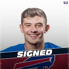 After a rookie minicamp tryout, the #Bills have signed former UB LB Joe  Andreessen to a one-year deal, per Ryan Talbot. Andreessen is a WNY native.  #BuffaloBills