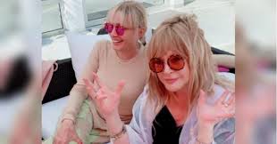 320 kb/s бесплатно или слушать онлайн! Alla Pugacheva I Lajma Vajkule Ispolnili Zvezdnoe Leto V Restorane Smotret Video Fakty