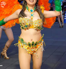 巨乳サンバダンサーがニプレス忘れで乳輪公開！羞恥サンバダンス動画