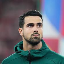 Diogo Costa has said 'yes' to joining #ManCity, with Hugo Viana hoping to  finalise a deal with Porto for less than €60m, despite his €75m release  clause. ‼️ According to Sacha Tavolieri,