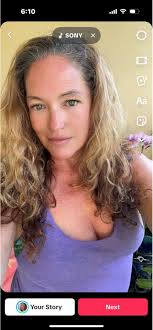 I work with professionals. Read story. Eat cookie. Read story. Eat cookie.  ⁦ FOX 13's Linda Hurtado FOX 13's Chris Cato #Christmascookiecontest