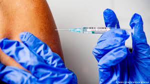 Meaning of vaccination in english. Covid 19 Risks And Side Effects Of Vaccination Science In Depth Reporting On Science And Technology Dw 20 01 2021