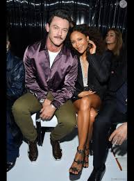 Check out full gallery with 1154 pictures of luke evans. Luke Evans And Thandie Newton Conferiram O Desfile Da Louis Vuitton Na Semana De Moda De Paris Nesta Terca Feira 2 De Outubro De 2018 Purepeople