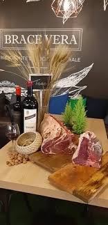 Kobe la carne più tenera al mondo nessuna mucca nasce kobe, solo i pochi vitelli scelti che soddisfano criteri specifici di qualità meritano il titolo manzo di kobe. Manzo Di Kobe Picture Of Brace Vera Sardinia Tripadvisor