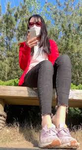 ▿  ） on X: 反差婊孙滢心故意在大热天穿运动鞋在公园把丝袜脚弄湿漉漉勾引逛公园的小男孩围观闻丝袜脚（1） 反差婊孙滢心母狗