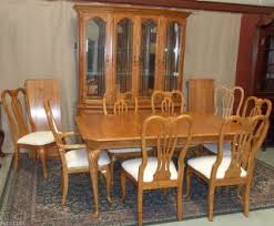 However, it is beautiful and the construction is topnotch. Pennsylvania House Oak Dining Room Set Table 8 Chairs China Cabinet Hutch On Popscreen