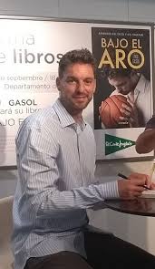 He has two sports inclined younger brothers named marc and adrià gasol. Pau Gasol Biography Age Height Wife Net Worth Family