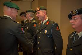 Het is een traditie voor militairen: op 6 december worden de  officierskruizen voor eervolle langdurige dienst uitgereikt. Dit jaar niet  alleen in Havelte, maar ook in Oldenburg bij de 1. Panzerdivision. Kolonel