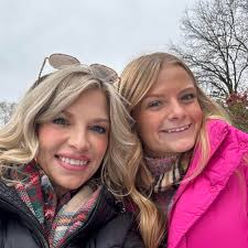 It's OFFICIAL!! FSBO $398,000 This beautiful house nestled in a quiet cove  in Hernando, MS is FOR SALE! As you can see this house is move in ready!!  🏠 The house is