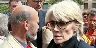 Claire chazal nous confie les secrets de son éclat. Hollande Va T Il Mettre Francoise Hardy A La Rue Le Point