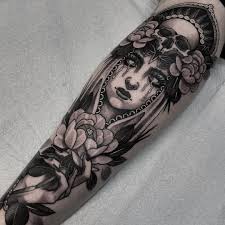 The neo traditional tattoos, however, take that basic tattoo formula and add their own modern flare to it. Top 250 Best Neo Traditional Tattoos 2019 Tattoodo