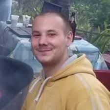 UŽAS U SUMRAKOVCU Ceo dan pio sa ocem, pa sekirom ubio dedu i babu zbog  penzija