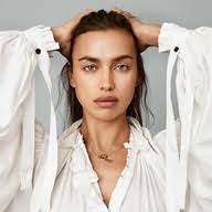 Selma Blair, 22 Aralık 2017'de Kaliforniya'nın Studio City kentindeki bir  Starbucks'ta Binicilik kıyafetleriyle görüldü.