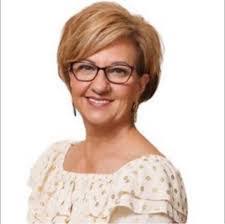 Julie Howell's Instagram, Twitter & Facebook