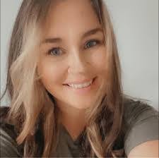 Candice Stapleton's Instagram, Twitter & Facebook