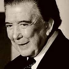 Roberto cantoral fue compositor de muchas piezas reconocidas mundialmente entre ellas: Roberto Cantoral