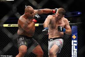 205 lbs (93 kg) height: Daniel Cormier Admits He Should Have Retired Before Stipe Miocic Trilogy Defeat After Back Surgery Daily Mail Online