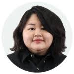 Elizabeth Lomax's Instagram, Twitter & Facebook