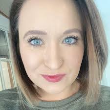 Tracy Lentz's Instagram, Twitter & Facebook