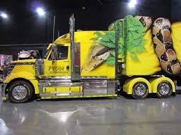 Who Has Seen This Truck In Person Pretty Cool Paint Job And Wrap Snakes Snakewrap Yellowtruck Customtruck Cdlhunter C Trucks Cool Trucks Big Rig Trucks