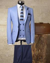 Dormen Classic Series Ilkbahar Yaz Kreasyonunda Renkli Kombineleriyle Moda Dunyasinin Trendlerine Goz Kirpiyor Mavi Ve Lac Suit Fashion Wedding Suits Fashion