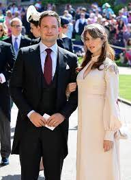 Après le mariage du prince william et de kate middleton en 2011, c'est au tour de l'enfant terrible de la couronne, le prince harry, de convoler en justes noces avec l'actrice meghan markle, le 19 mai dans le château des windsor dans le berkshire. Mariage Du Prince Harry Et Meghan Les Photos Des Acteurs Suits Anciens Collegues De La Mariee Elle Prince Harry Mariage Actrice Mariage Royal