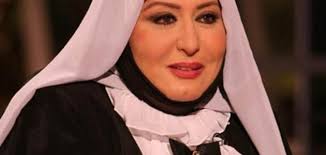 عملت في مقتبل حياتها كمضيفة جوية وعارضة أزياء، ثم اتجهت للعمل. Ø§ÙÙÙØ§ÙØ© Ø³ÙÙØ± Ø±ÙØ²Ù ÙÙØ¶ÙØ¹