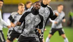 Antonio rüdiger is a german professional footballer who plays as a centre back for premier league club chelsea and the germany national team. Antonio Rudiger Entschuldigt Sich Fur Instagram Like