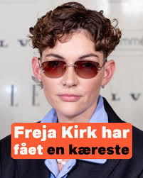 Kærligheden blomstrer igen for den danske sangerinde, som nu danner par med  en norsk kunstner. Læs mere her 👉 https://www.alt.dk/5619286