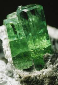 Emerald Properties Minerals And Gemstones Stones And Crystals Crystals Minerals