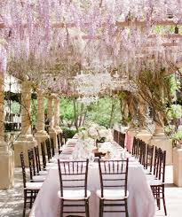 Garten Tischdeko Fur Jede Jahreszeit Mit Romantischem Flair Langer Tisch Hochzeit Tischdekoration Hochzeitsdekoration