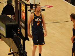 He has a total of 15 badges. Datei Joe Ingles Utah Jpg Wikipedia