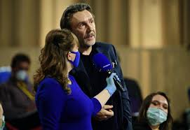 Что сказал и о чем умолчал президент россии. Dzyuba Shnurov Safronov Reakciya Socsetej Na Press Konferenciyu Vladimira Putina