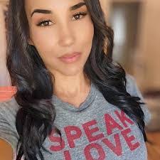 Ashley Gladu's Instagram, Twitter & Facebook