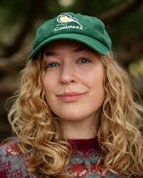 Volgens mij heb ik me nooit goed voorgesteld op deze pagina! Bij deze: ik ben  Berber, 27. In 2022 begon ik aan een '6 maanden' durend studieproject met  kauwtjes. Dit is een