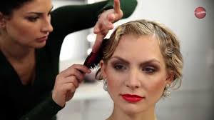 Ähnlich können sie frisuren 20s für lange haare machen aber in diesem fall muss der großteil der haare auf der rückseite des kopfes nicht einrollen. How To Wasserwelle Und 20ies Look Youtube