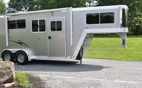 Photo's shown with optional equipment. Pin On Horse Trailers