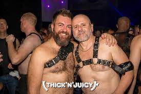 Contoh penggunaan thick and juicy dalam sebuah kalimat dan terjemahannya. Thick N Juicy Melbourne Picture Special Bear World Magazine