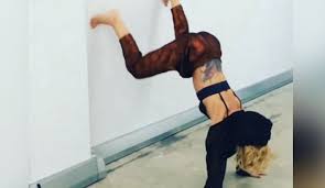From the 1st contest at shakinit. The Uk Twerking Championships Are Almost Here Daily Mail Online
