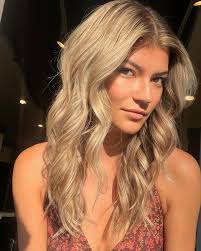 💫 When Golden Hour and Blonde hair meet, magic happens💫 Which photo is  your favorite 1, 2, or 3? 📸 #oldtownscottsdale #scottsdale  #scottsdalearizona #scottsdalehairstylist #scottsdalesalon  #scottsdalehairdresser #scottsdalehair #azhair #azsalon ...