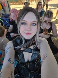 Hey everyone! Me and my beautiful friend were floating around as Peach and  Zelda today! If anyone took any photos of/with us please do share them!  🥰🩷